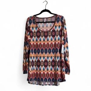 LuLaRoe “Made in USA” Top Sz 2XL Lynnai Geometric Print High Low Hem Scoop Neck